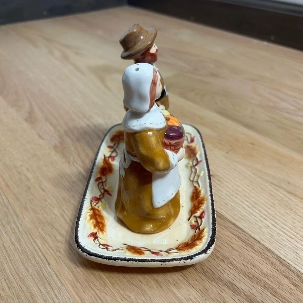 Pilgrim Salt & Pepper Shaker Set Bella Casa Ganz Vintage Ceramic Thanksgiving